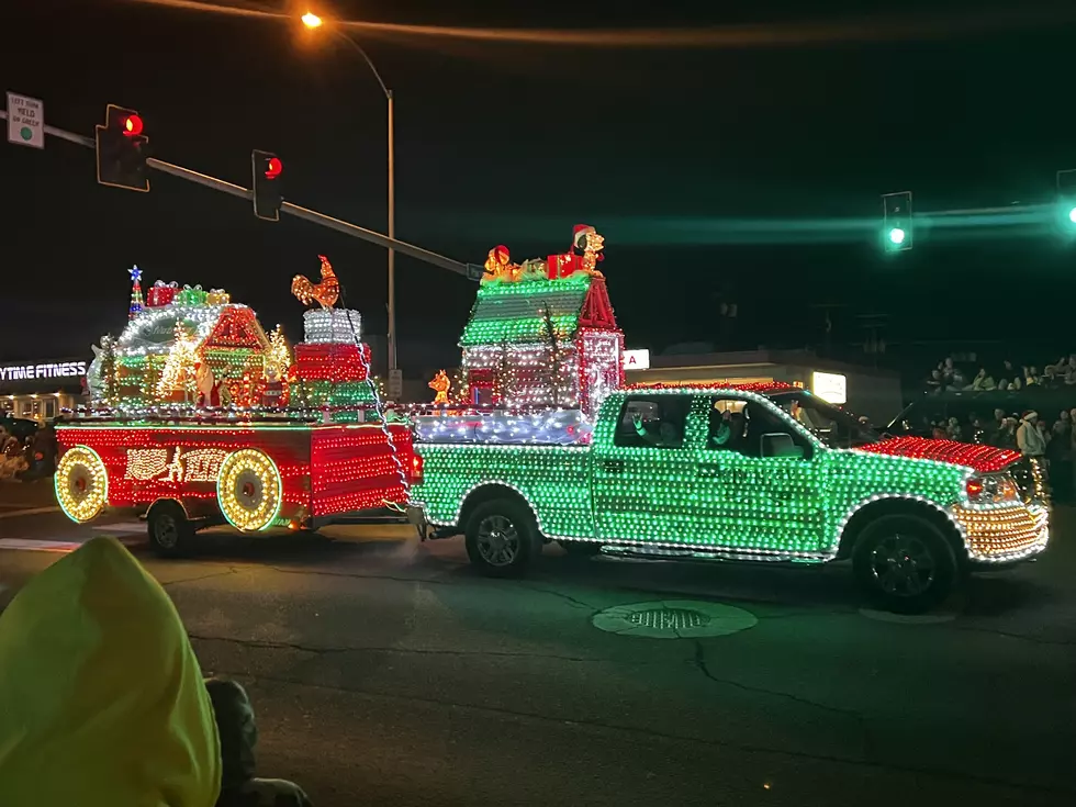 Here’s What You Missed from Selah’s Beautiful Christmas Light Parade